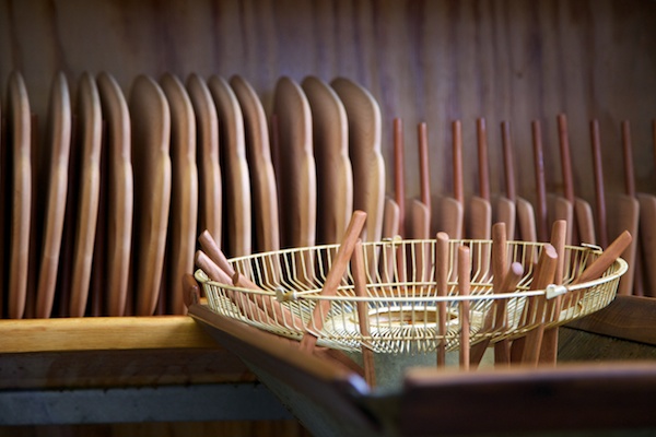 Cutting boards and paté knives after oiling